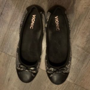 Vionic snake skin flats
